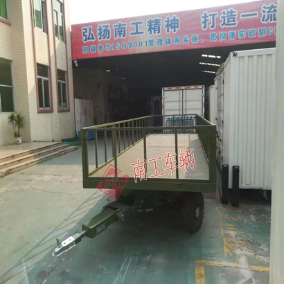 1769073312817336.jpg 5吨护栏平板拖车军绿色2I.jpg