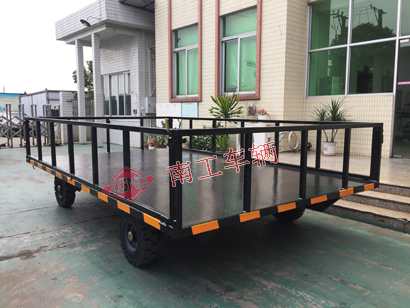 1769221003511794.jpg 6吨护栏型平板拖车黑色4I.jpg