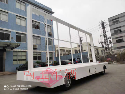 1768448177373979.jpg 2.2吨固定式LED广告拖车3I.jpg