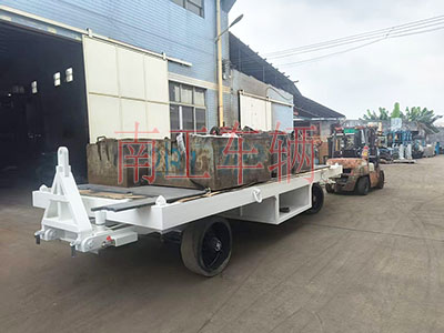 35吨双牵引重型平板拖车 白色3I.jpg