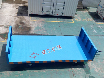 1676271434853096.jpg 20吨前后护栏重型平板拖车3I.jpg