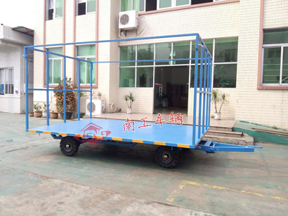 1676426854335609.jpg 3吨前后高护栏全挂平板拖车3I.jpg